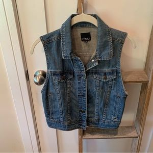 Noble U Sleeveless Jean Jacket